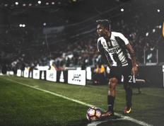 塔图姆赛点兑现，洛杉矶湖人淘汰切尔西晋级四强，主帅激动落泪