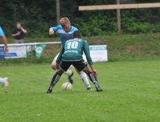 莱万多夫斯基在利物浦比赛中战术调整，绝杀引发热议！