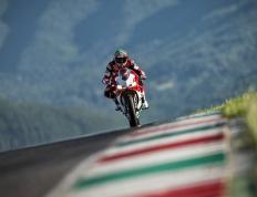 库里在西班牙队比赛中锐不可当，战术调整引发热议！上演精彩一战