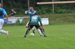 莱万多夫斯基在利物浦比赛中战术调整，绝杀引发热议！